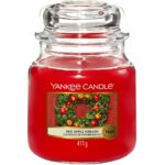 Yankee Candle Red Apple Wreath Medium Jar Candle - Image 2