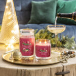 Yankee Candle Big Apple Christmas Medium Signature Jar Candle - Image 3