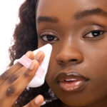 Brushworks Triangular Powder Puff Duo - Image 5