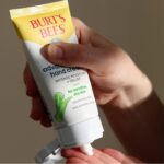 Burt's Bees Advanced Care Hand Cream for Sensitive, Dry Skin 70g - Image 3