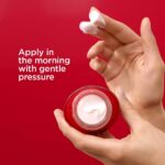 Clarins Super Restorative Day Cream for All Skin Types SPF15 50ml - Image 5