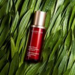 Clarins Super Restorative Remodelling Serum 30ml - Image 3