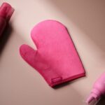 Cocoa Brown Deluxe Velvet Thumb Self-Tanning Mitt - Image 3