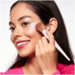Essence It's Glow Time Blush & Highlighter Brush - Image 2