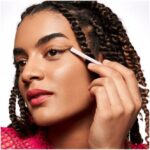 Essence Just Wing It Eyeliner Brush - Image 2