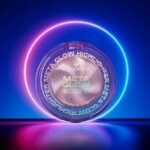 Essence Meta Glow Duo Chrome Highlighter Violet 3.2g - Image 5