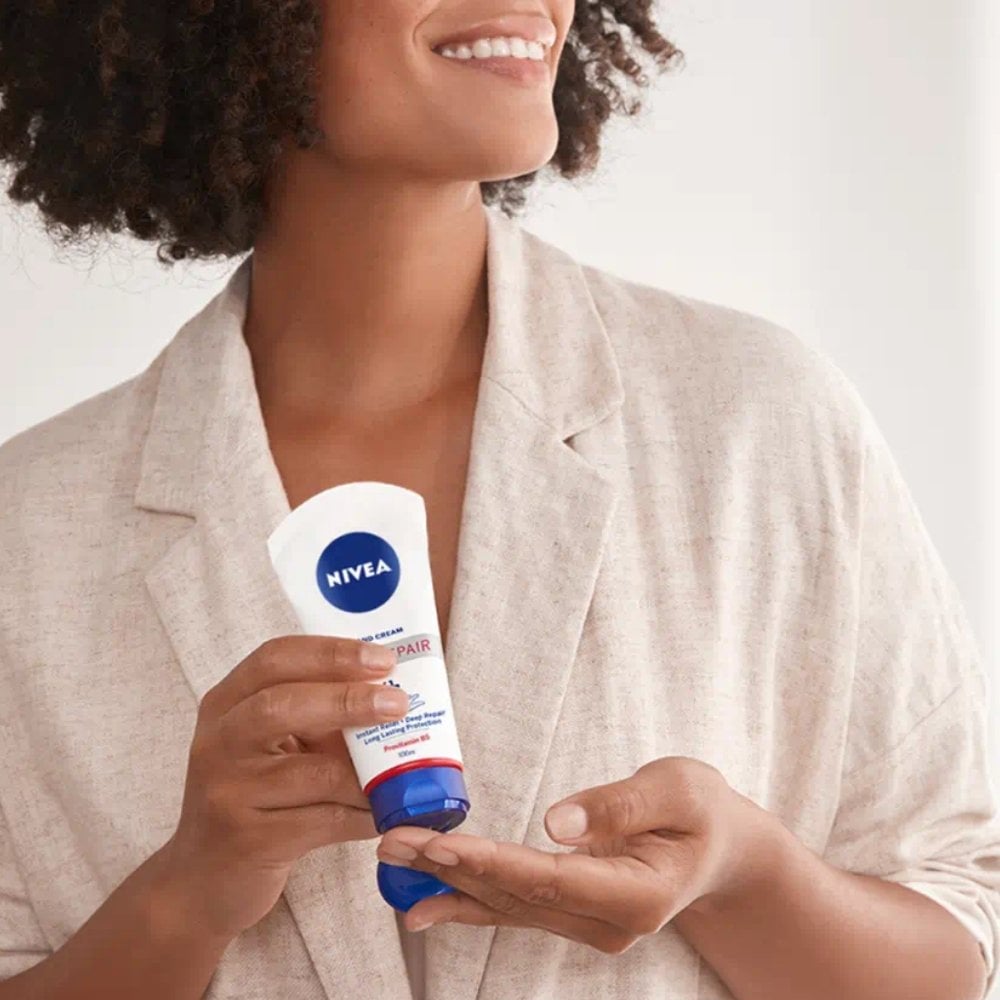 nivea-3-in-1-instant-relief-deep-repair-hand-cream-100ml-p28625-72412_image.jpg Nivea 3 In 1 Instant Relief & Deep Repair Hand Cream 100ml - Image 1