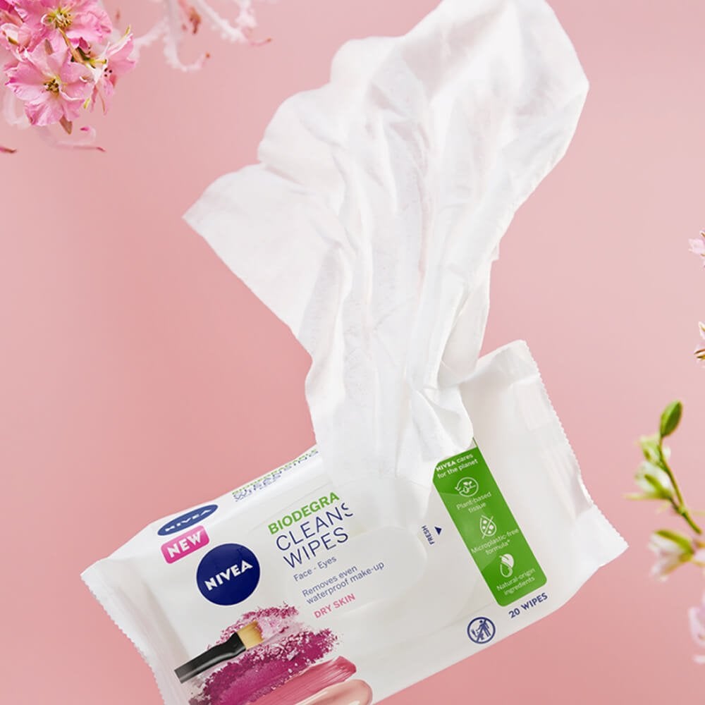 nivea-biodegradable-gentle-cleansing-wipes-for-dry-skin-pack-of-40-p26164-62572_image.jpg Nivea Biodegradable Gentle Cleansing Wipes Pack of 40 - Image 1
