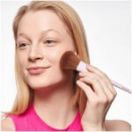 Essence Powdered Perfection Powder Brush - Image 2