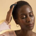 Tangle Teezer Scalp Exfoliator & Massager Onyx Black - Image 2