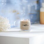 Yankee Candle Amber & Sandalwood Medium Signature Jar Candle - Image 2