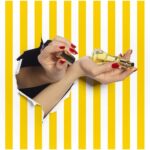 Giorgio Beverly Hills Yellow Fine Fragrance Mist 240ml - Image 2
