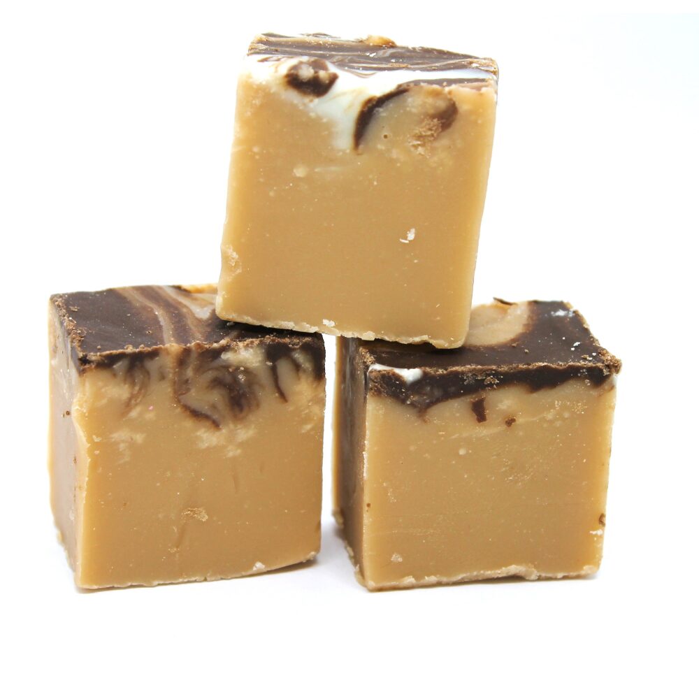 317260_the_fudge_factory_kinder_bueno_fudg.jpg The Fudge Factory Kinder Bueno Fudge Tub 2kg - Image 1