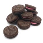 Mini Oreos Bites To Go Strawberry Cookies Pouch 61.3g - Image 2
